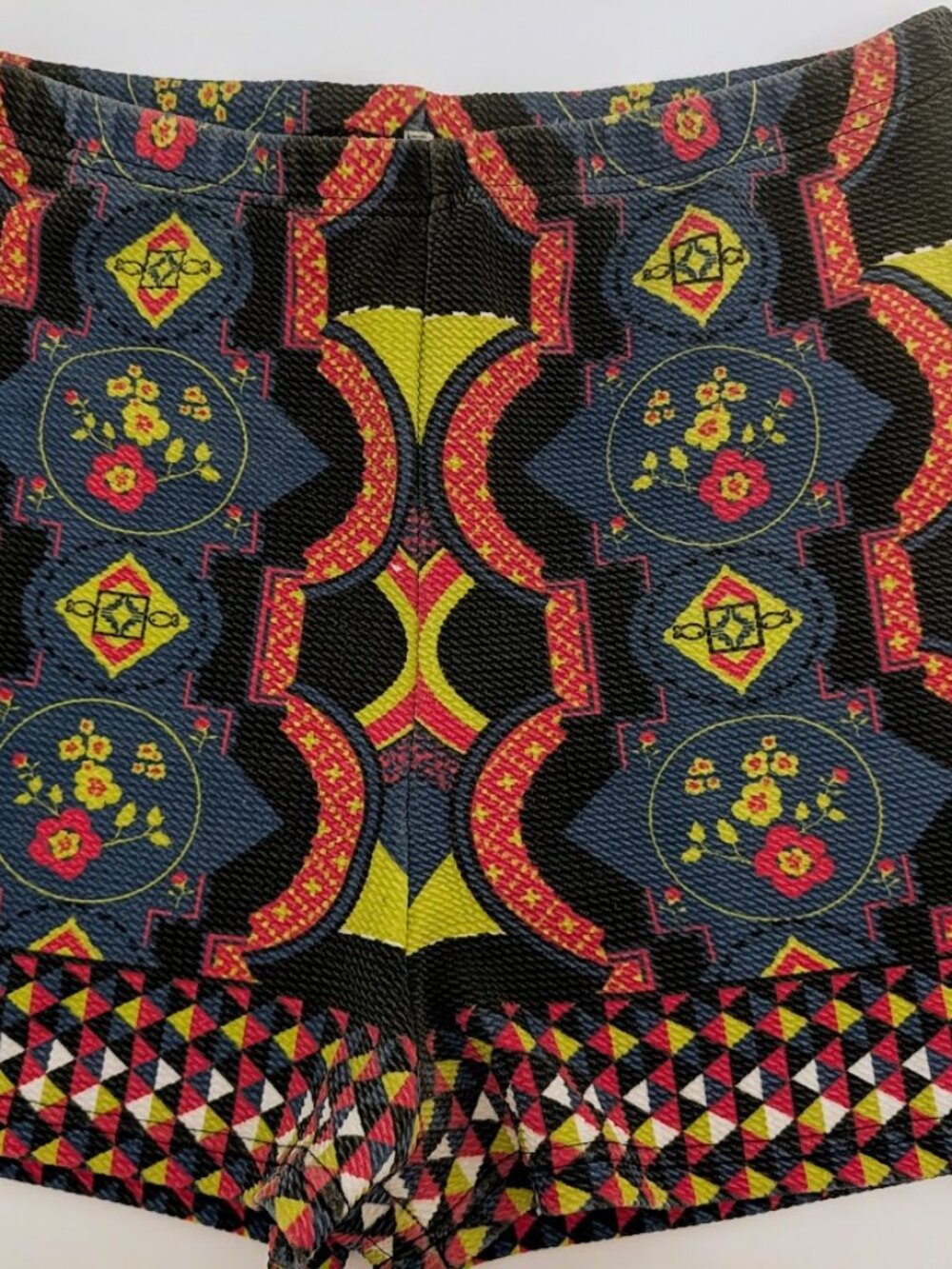 Love Nation stretchy abstract print shorts Size L